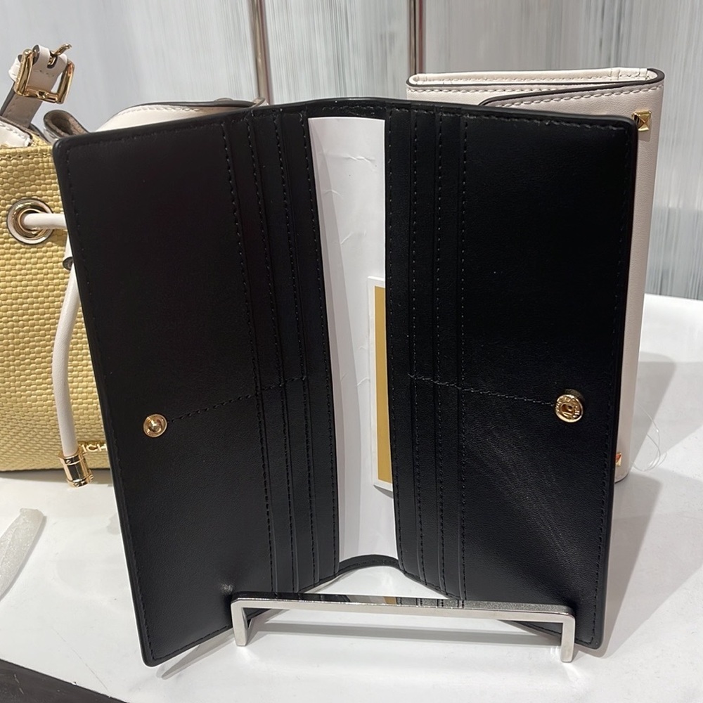MICHAEL KORS
Reed Large Pebbled Leather Snap Wallet
Style# 35S3G6RE3L
Black 
NWT - Picture 10 of 16